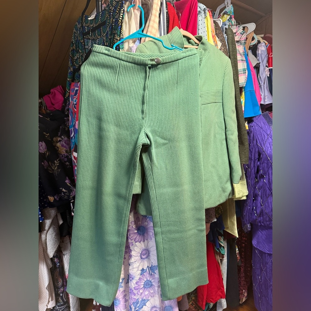 Vintage 1960s Max Mara Pop Green women’s suit, - Picture 4 of 10